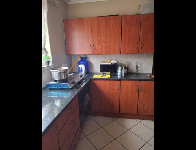 2 BEDROOM TOWNHOUSE FOR SALE IN HALFWAY HOUSE